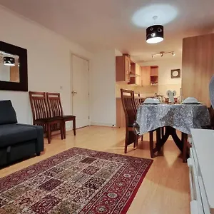 Apartment Entire In East E3 Near Bromley By Bow Station, London