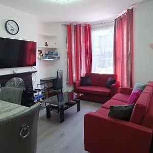 Apartment New Bubble, London