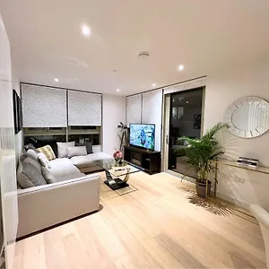 Apartment Stylish Docklands, London