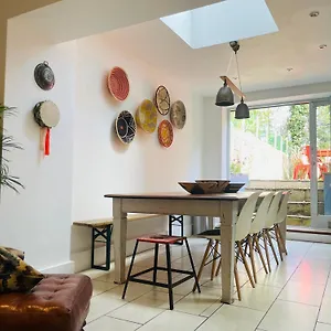 Holiday home Beautiful Victorian House, Sleeps 12, London